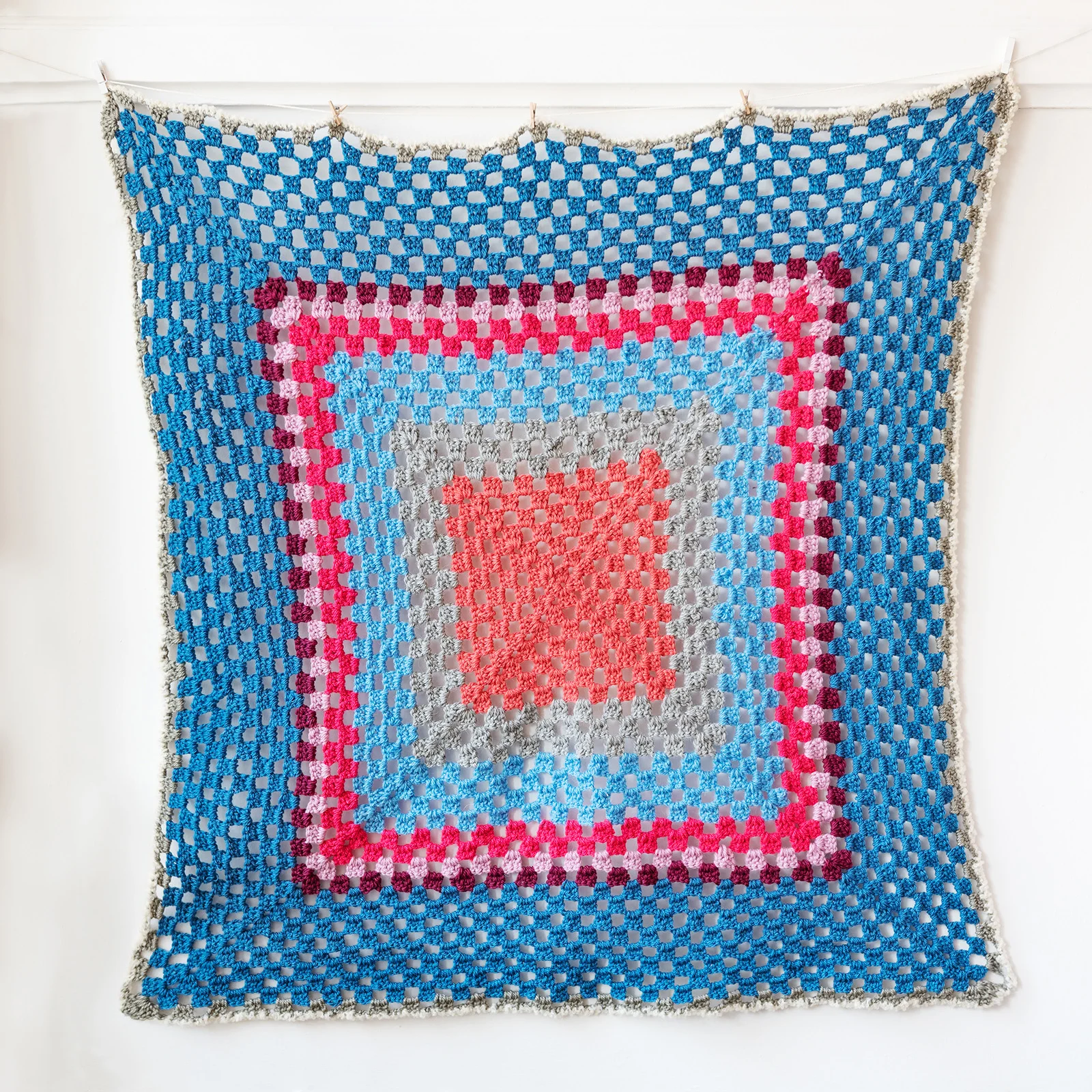 crochet blue to red square blanket