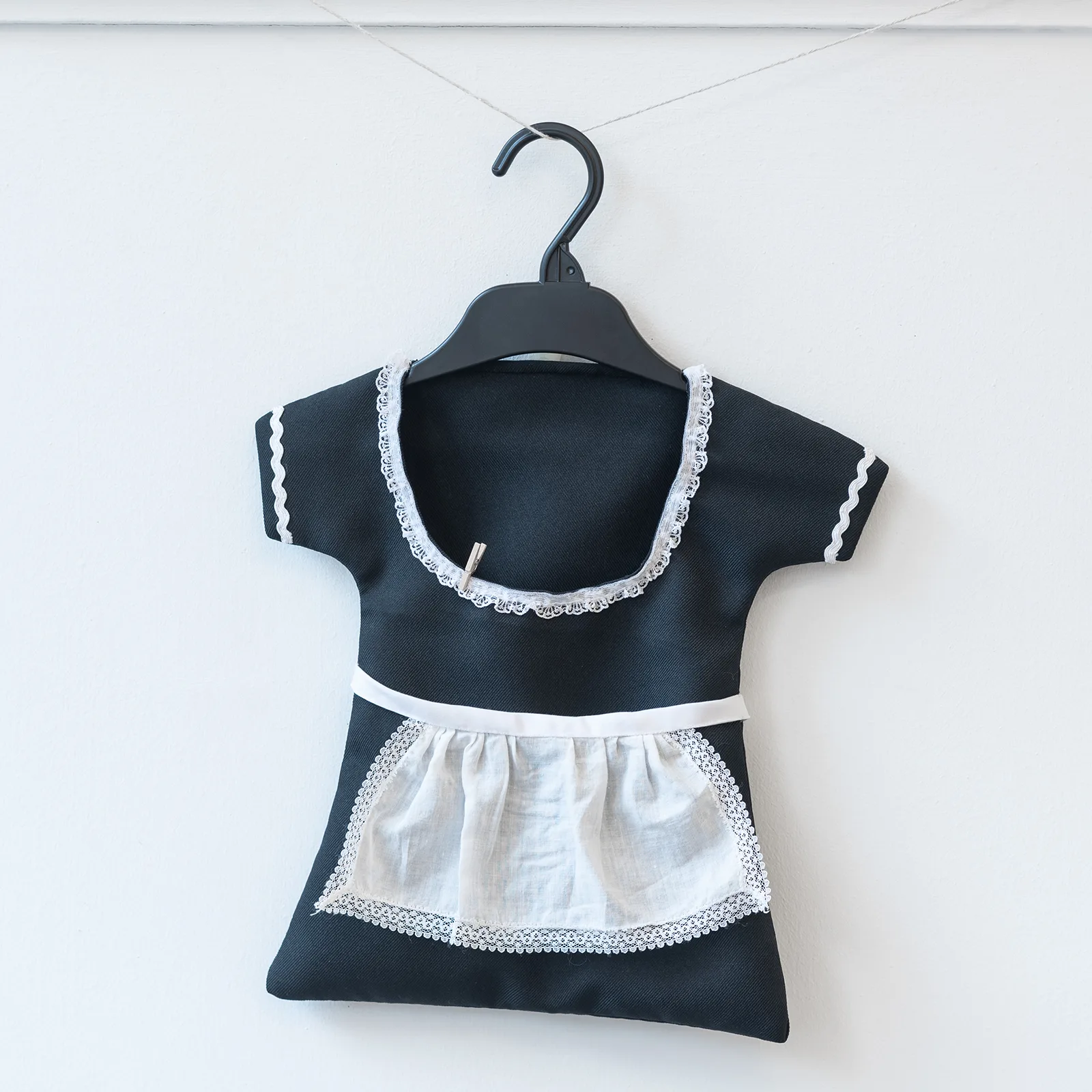 apron black white clothes peg holder